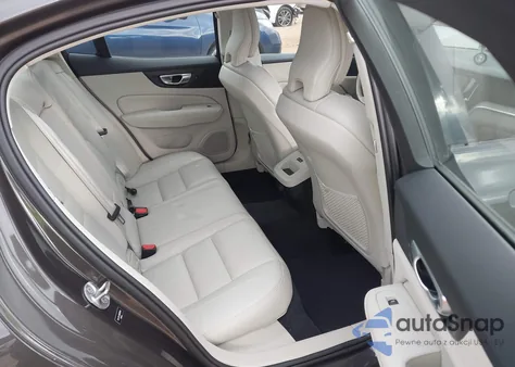 2024 Volvo S60 B5 Plus Dark Theme z USA, uszkodzony, nr VIN 7JRL12FL5RG288448